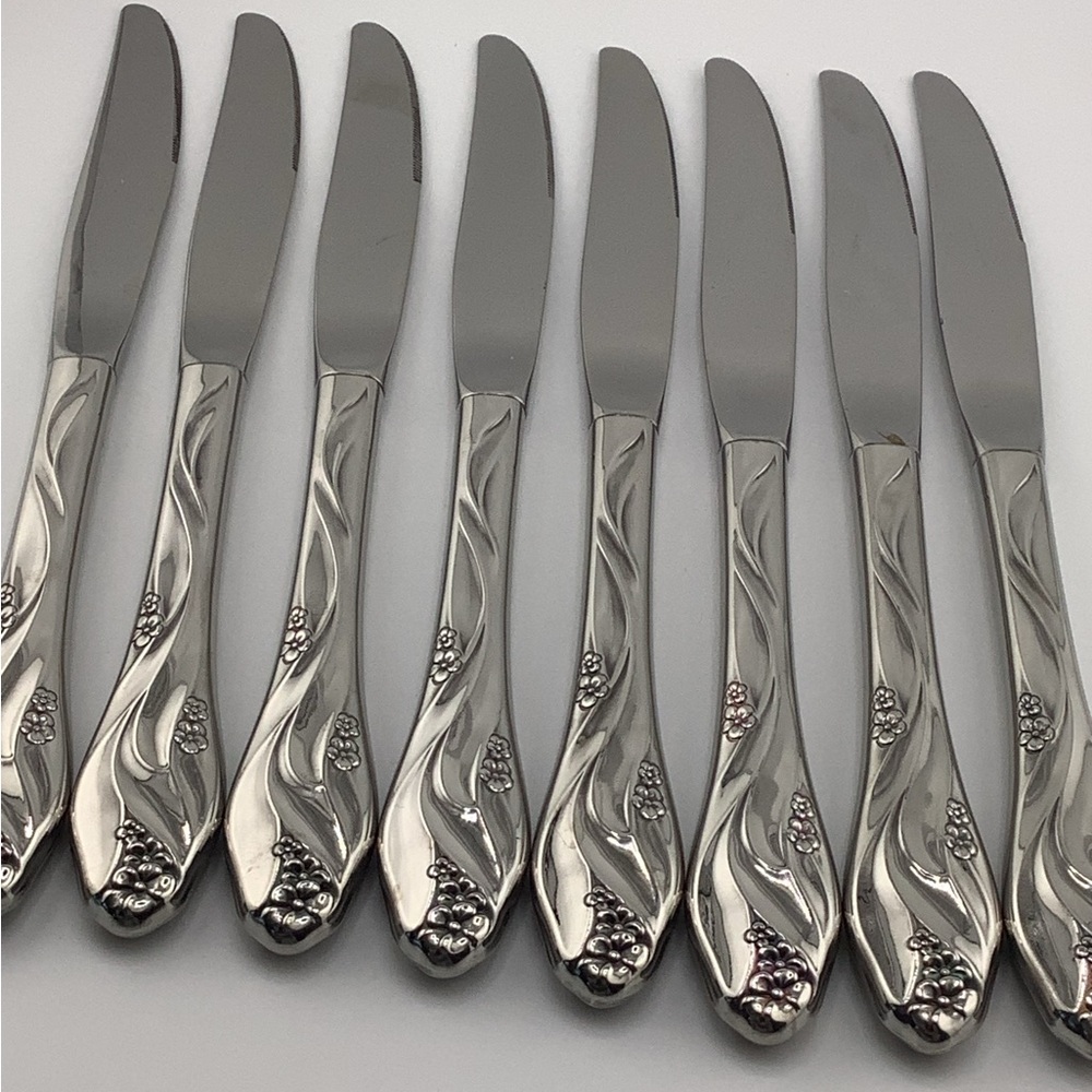 Oneida “Lorilei” 8 Dinner Knives Stainless Flatware Set - Picture 2 of 4